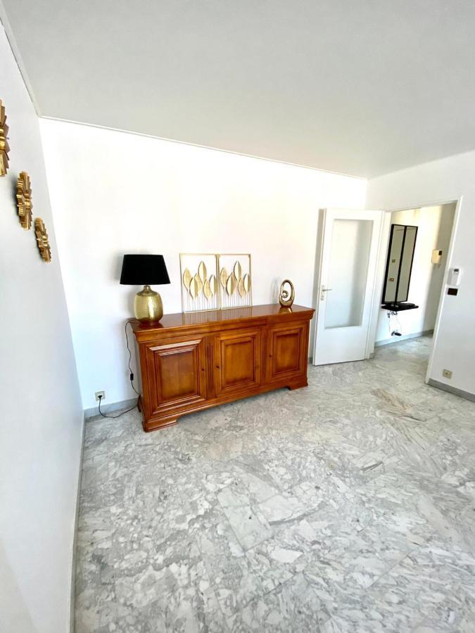 APPARTEMENT 2 PIECES bord de mer entièrement rénové Saint-Raphaël Exterior foto